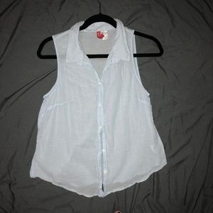 SLEEVELESS LINEN BUTTON UP